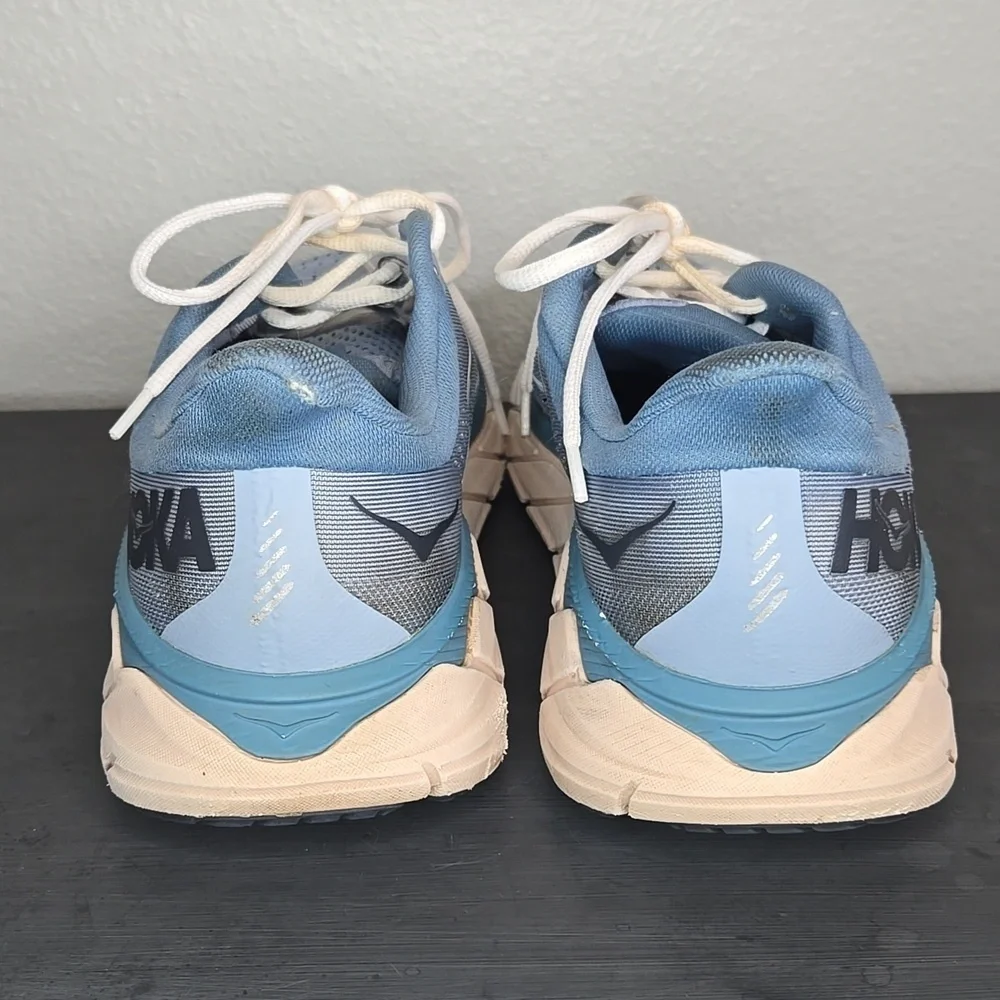Hoka One One hoka one